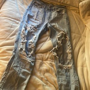 American Eagle Strigid 90’s Ripped Jeans